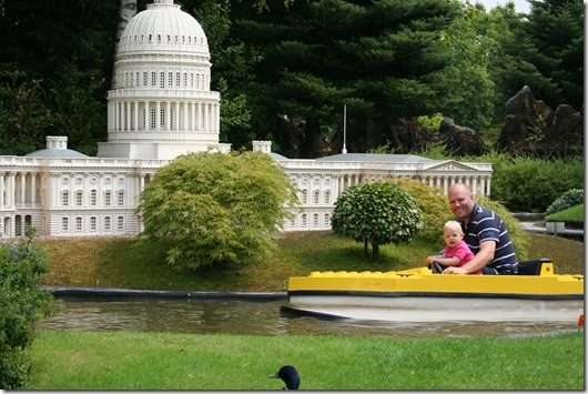 Sterre achter het stuur voor Capitol Hill in Legoland